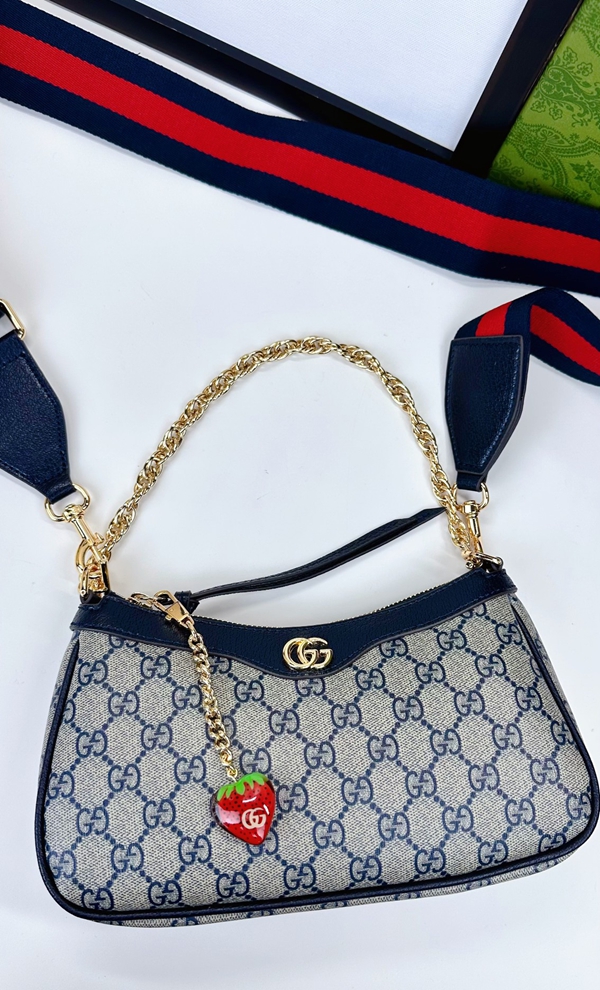 激安グッチバッグコピー着用イメージ